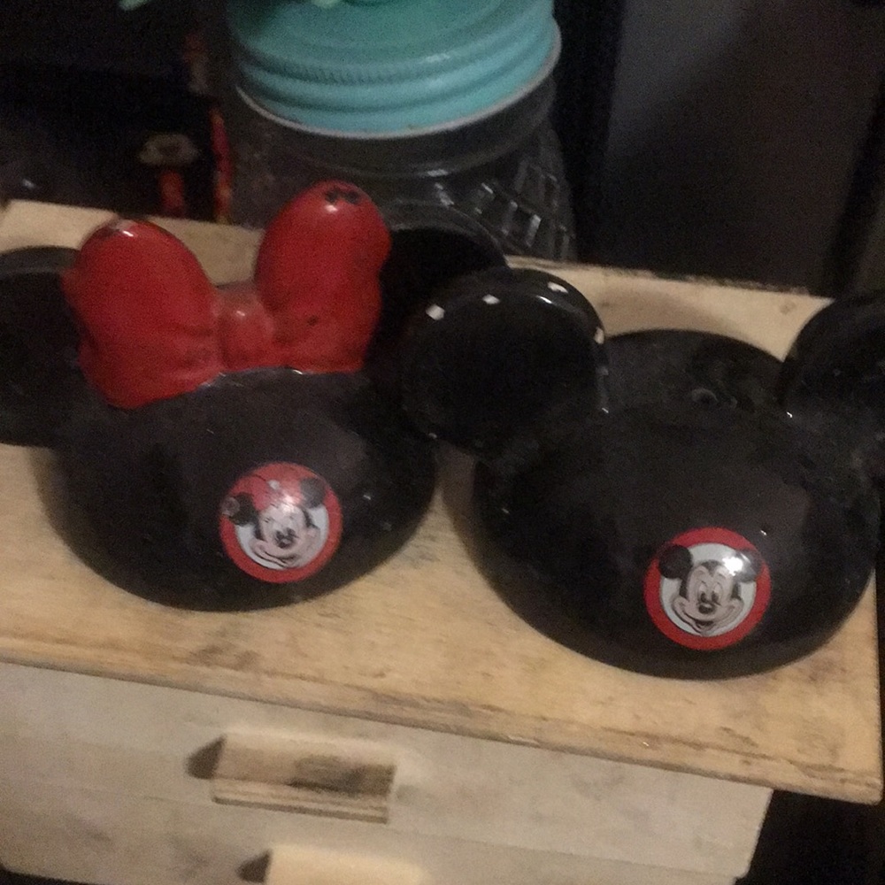 Disney Collectors MUST HAVES!! Mickey phone! Mickey/Minnie cups, card & clocks - Picture 12 of 16